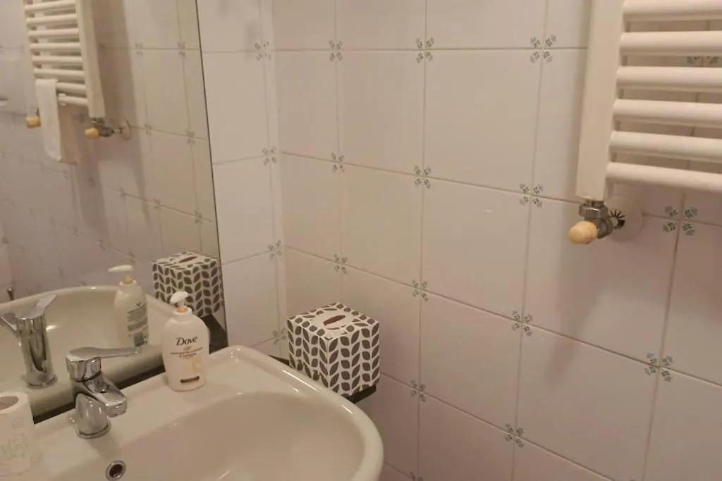 Rosso Fiorentino Florence Apartment