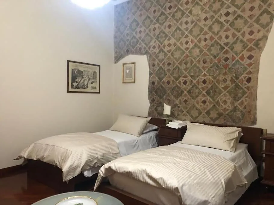 Rosso Fiorentino Florence Apartment