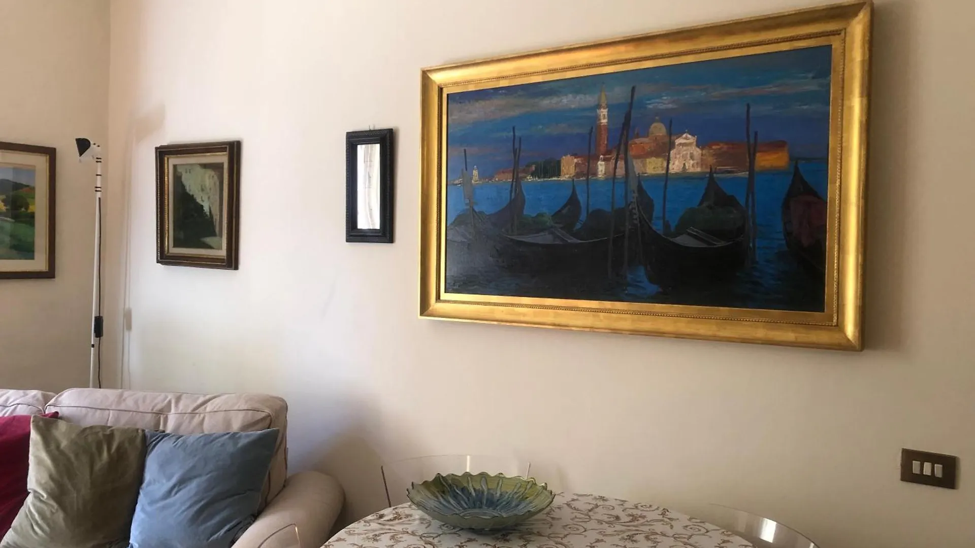 Rosso Fiorentino Florence Apartment